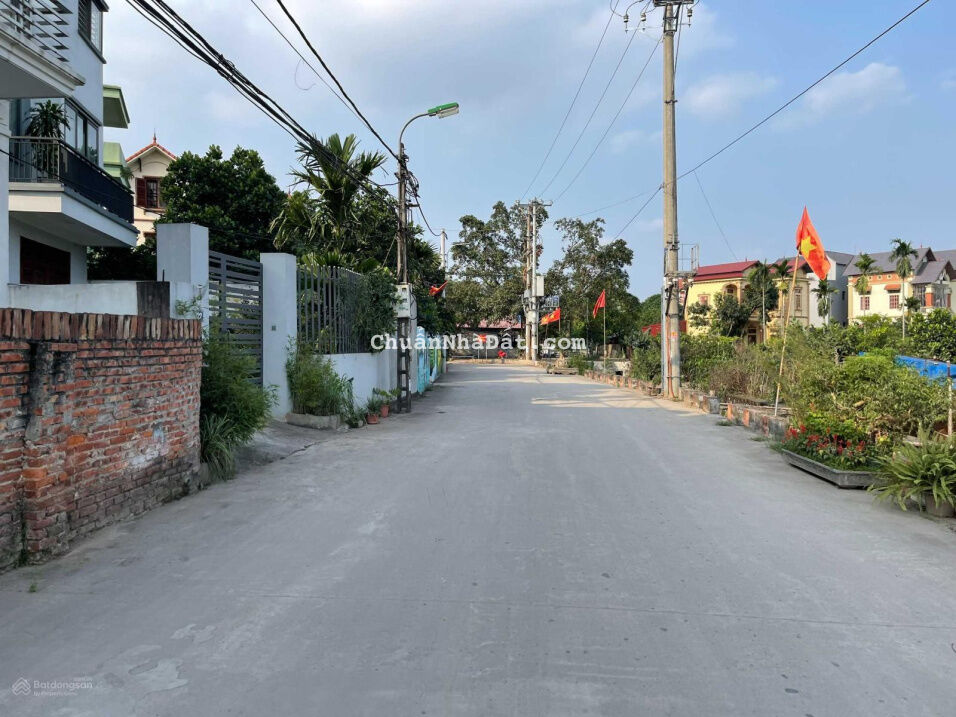 Bán lô đất 128m2 mặt đường Ngọc Động, ô tô tránh nhau thoải mái, khổ đất đẹp mặt tiền rộng
