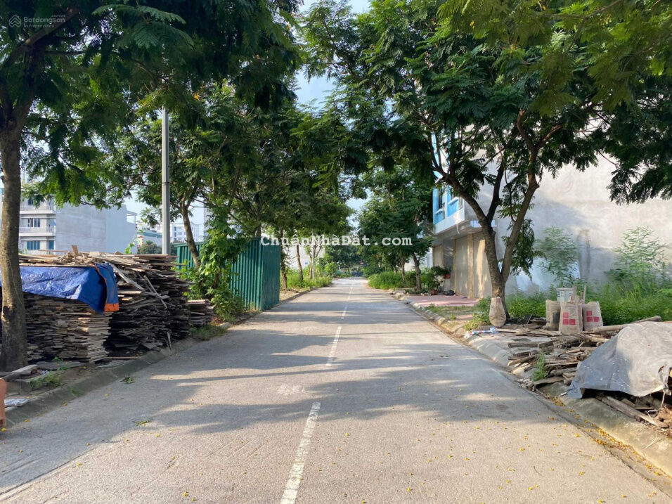 Cần gấp khoản tiền hạ giá bán nhanh lô đất tại trung tâm khu tái định cư thị trấn Trâu Quỳ