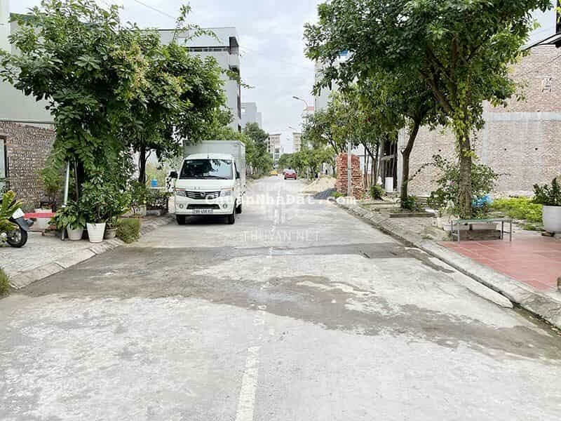 Cần tiền vào chứng khoán bán 60m2 đất TĐC Trâu Quỳ. Đường 11m, hướng Tây Bắc Cần tiền vào chứng khoán bán 60m2 đất TĐC Trâu Quỳ. Đường 11m, hướng Tây Bắc