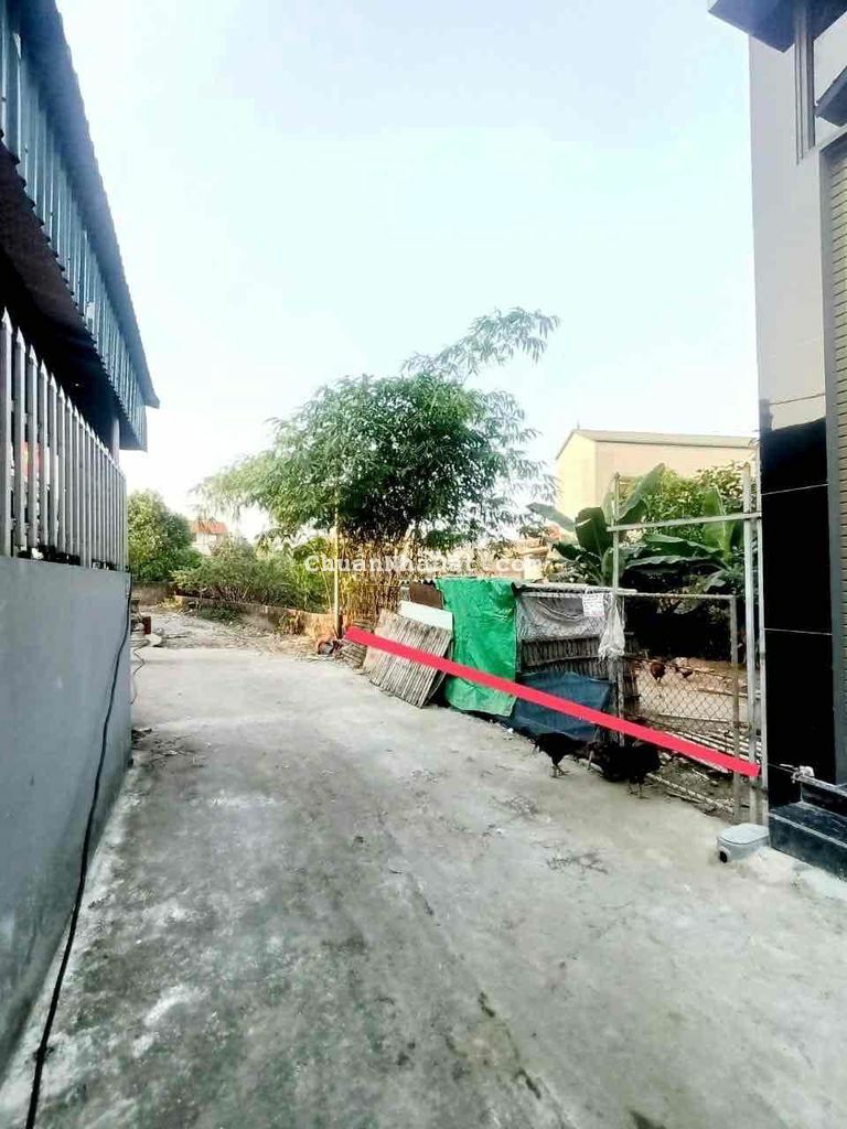 Dt82m mt9.5m hơn 2 tỷ ô tô đỗ cửa gần hồ điều hoà