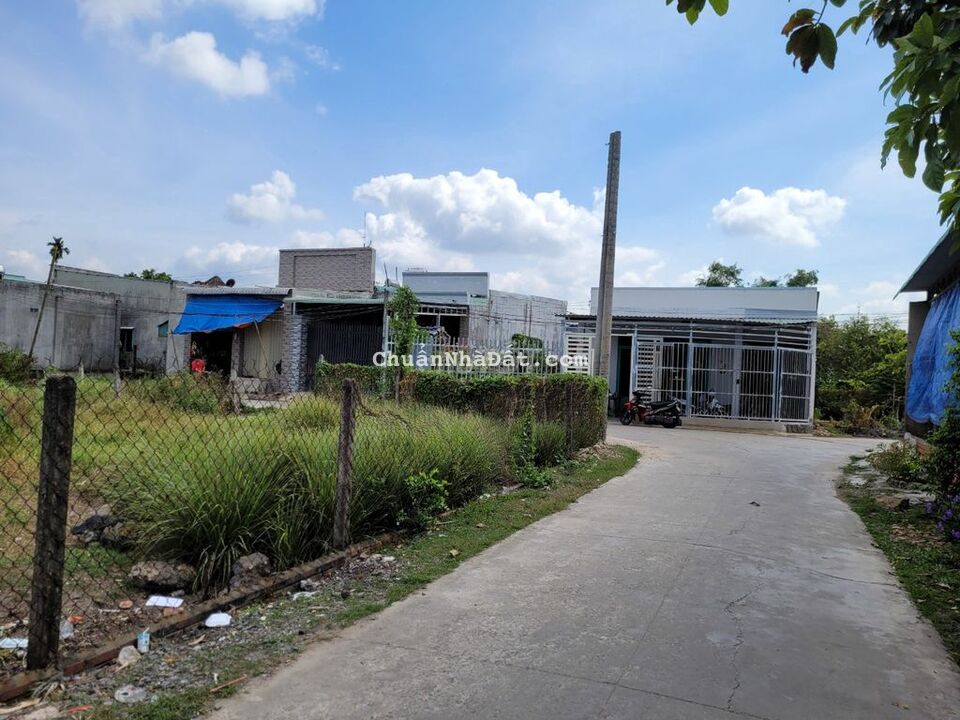 5x27. thổ 2 mặt tiền. Trung tâm thị trấn. 1,55 tỷ 5x27. thổ 2 mặt tiền. Trung tâm thị trấn. 1,55 tỷ