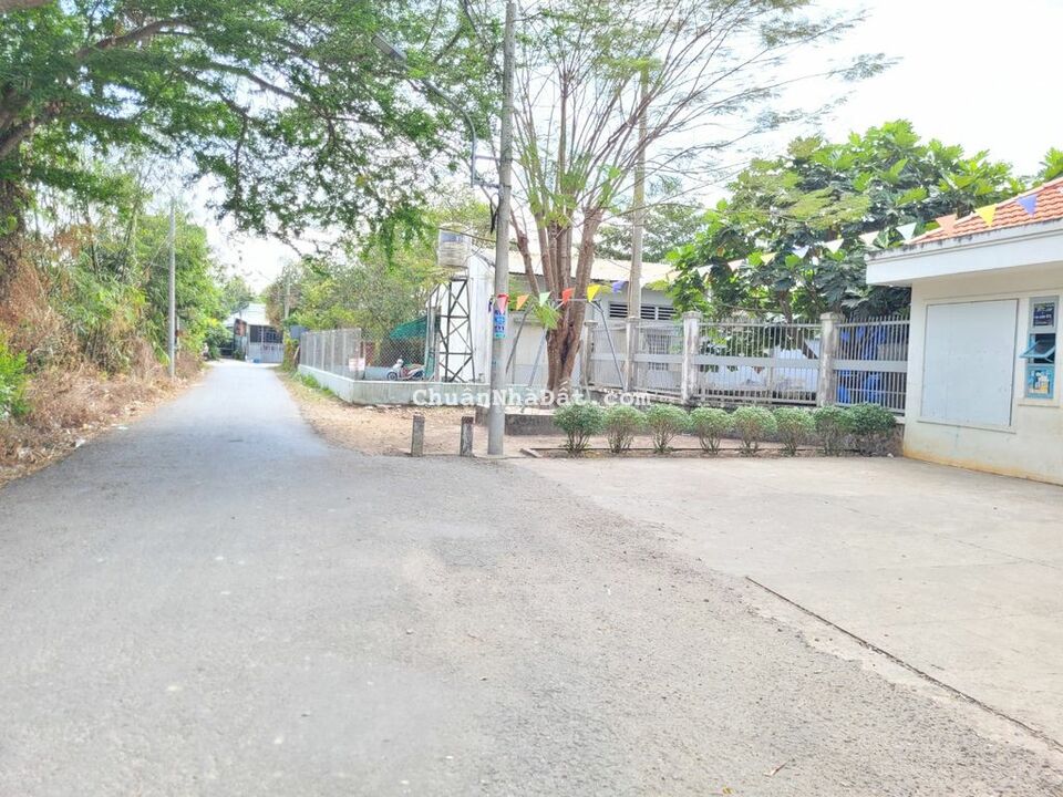 5x27. thổ 2 mặt tiền. Trung tâm thị trấn. 1,55 tỷ 5x27. thổ 2 mặt tiền. Trung tâm thị trấn. 1,55 tỷ