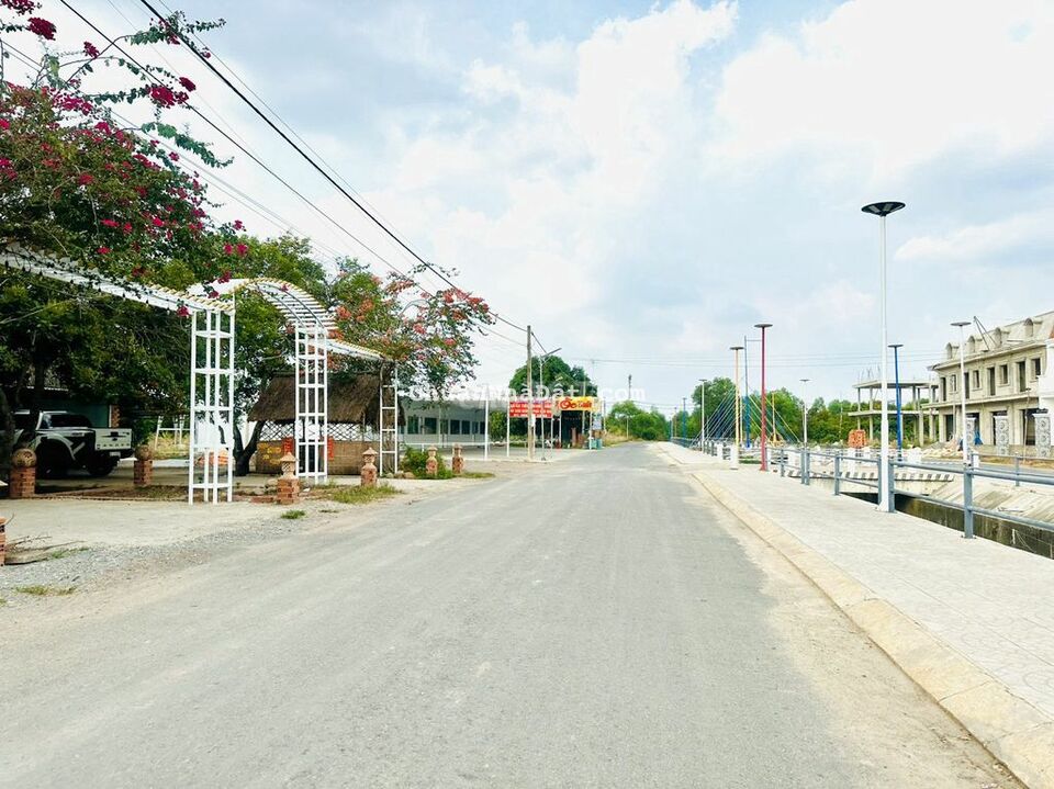 💥Siêu phẩm mặt tiền nhựa DT 5x27 full thổ cư SHR chỉ 650Tr