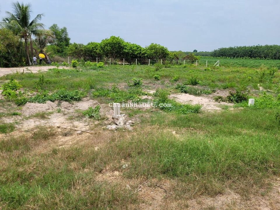 Hơn 150m2 đất thổ cư, đường nhựa, gần khu quân đội và ủy ban. 499tr