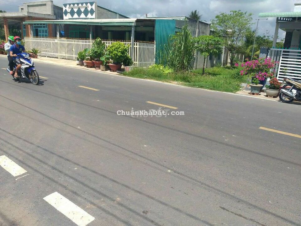 CẦN BÁN GẤP ĐẤT T.CƯ 7x30MÉT M.TIỀN NHỰA TRUNG TÂM