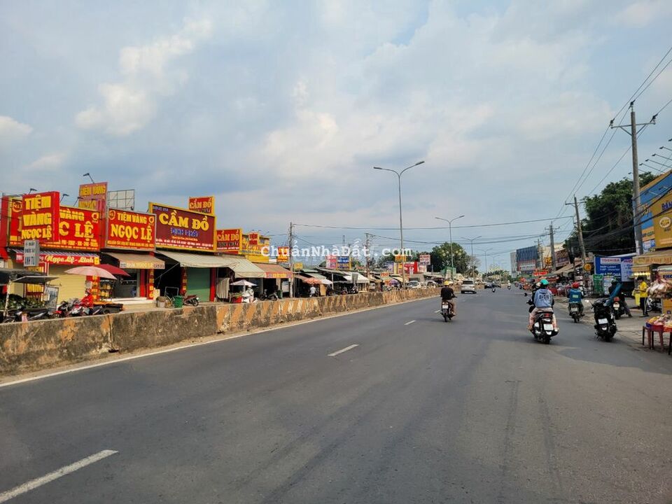 15m mặt tiền nhựa. Ngay cổng chính KCN hiện hữu. Chủ thiện chí bán. 15m mặt tiền nhựa. Ngay cổng chính KCN hiện hữu. Chủ thiện chí bán.