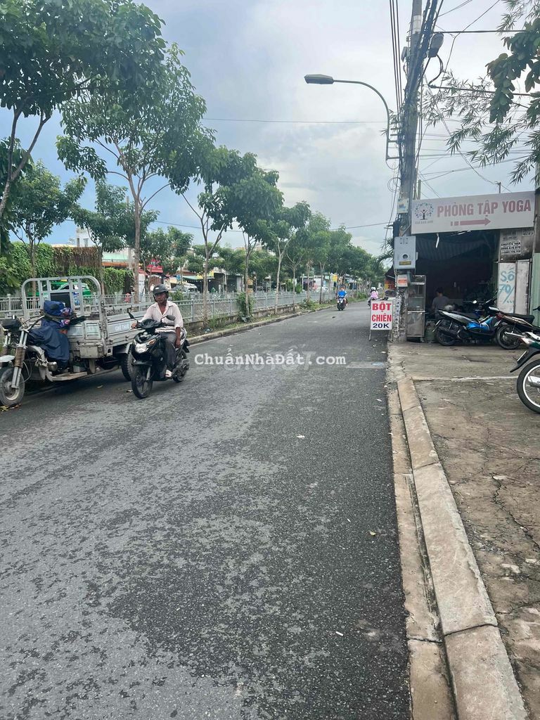 Bán đất 10x20 thổ 190m2 1 sẹc TL17, p Thạnh Lộc Q12 Bán đất 10x20 thổ 190m2 1 sẹc TL17, p Thạnh Lộc Q12