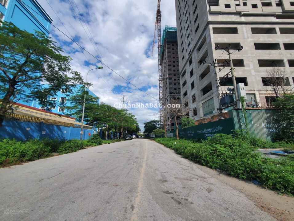 BÁN ĐẤT DV BỒ CÂU CHIẾN SĨ - ĐH THÀNH ĐÔ - QL32 - CHỈ 4.8 TỶ - 80M2 * 7M - CHIA LÔ - ĐƯỜNG 9M