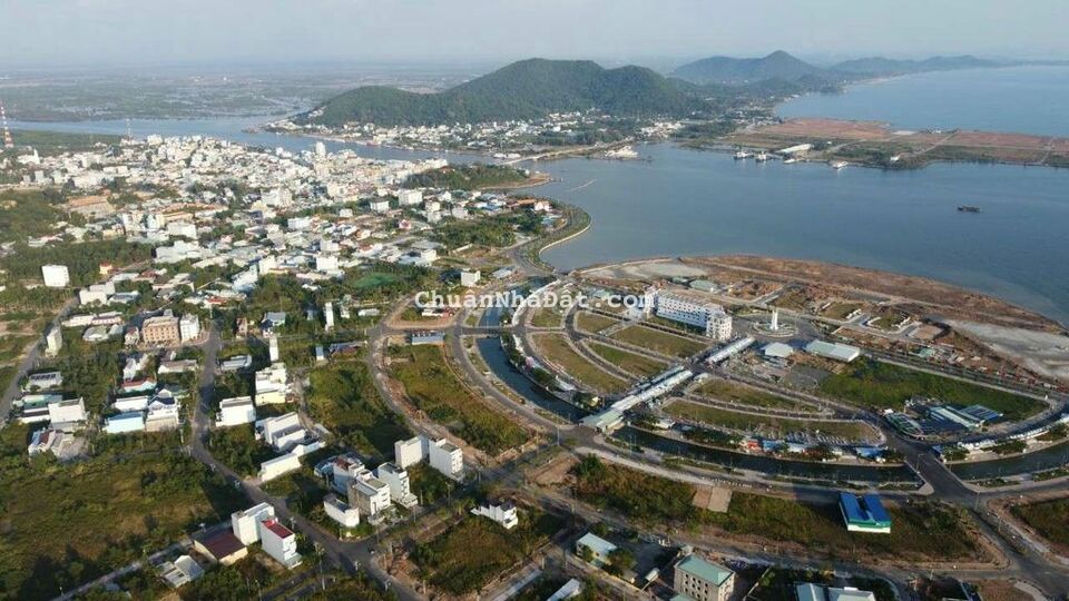 Cặp nền góc đường số 13 và 3 gần chợ đêm Cặp nền góc đường số 13 và 3 gần chợ đêm