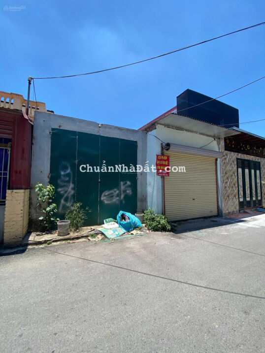 Gấp lắm luôn rồi, bán đất tặng nhà cấp 4, mặt chợ Yên Nghĩa, DT 70m2. Chỉ hơn 3 tỷ xíu xiu