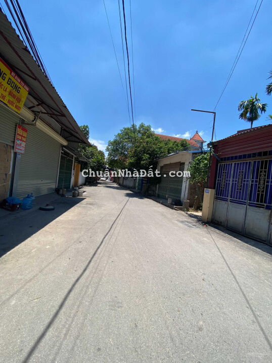 Gấp lắm luôn rồi, bán đất tặng nhà cấp 4, mặt chợ Yên Nghĩa, DT 70m2. Chỉ hơn 3 tỷ xíu xiu