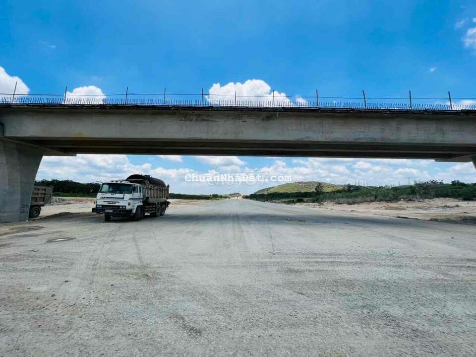 Chỉ hơn 100Tr/Sào sở hữu ngay 2 Mẫu Đất gần KCN Tân Đức Bình Thuận. Chỉ hơn 100Tr/Sào sở hữu ngay 2 Mẫu Đất gần KCN Tân Đức Bình Thuận.