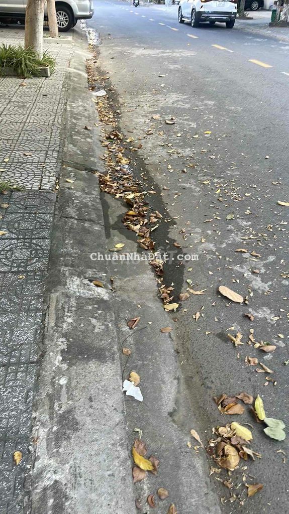 Tôi cần bán lô đất đường Mai An Tiêm- view công viên