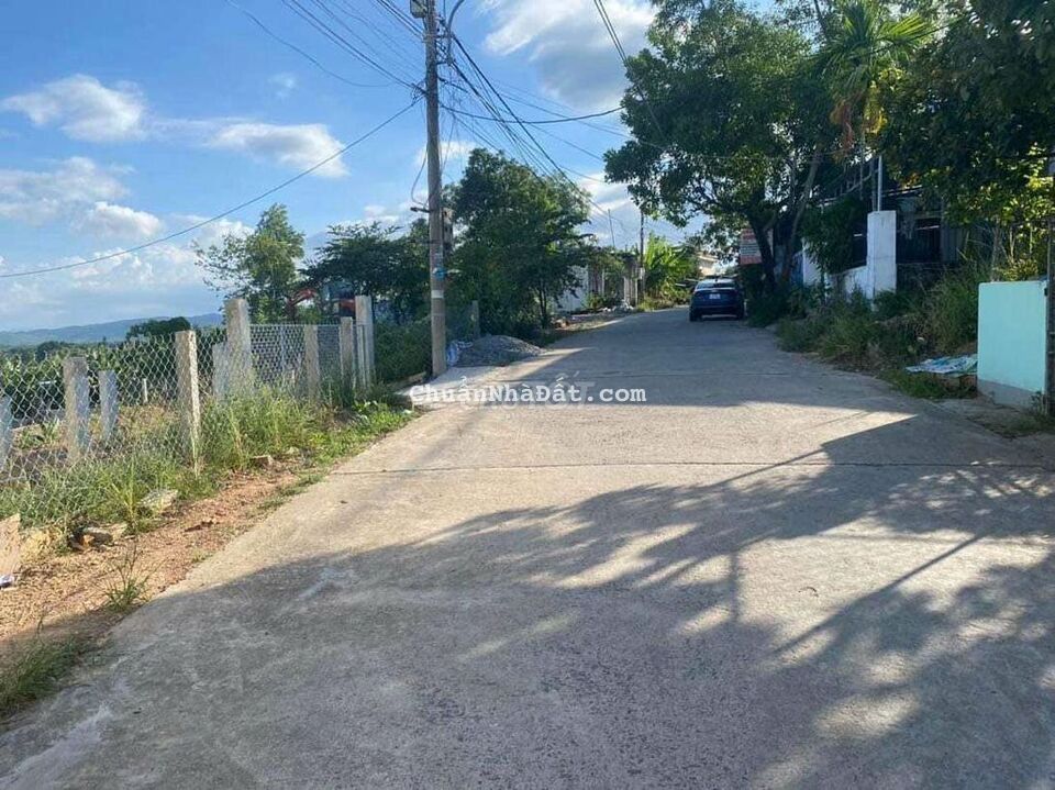 Sụp hầm 109m2 đất ở đường bê tông 5m đi về thành phố gần Sụp hầm 109m2 đất ở đường bê tông 5m đi về thành phố gần