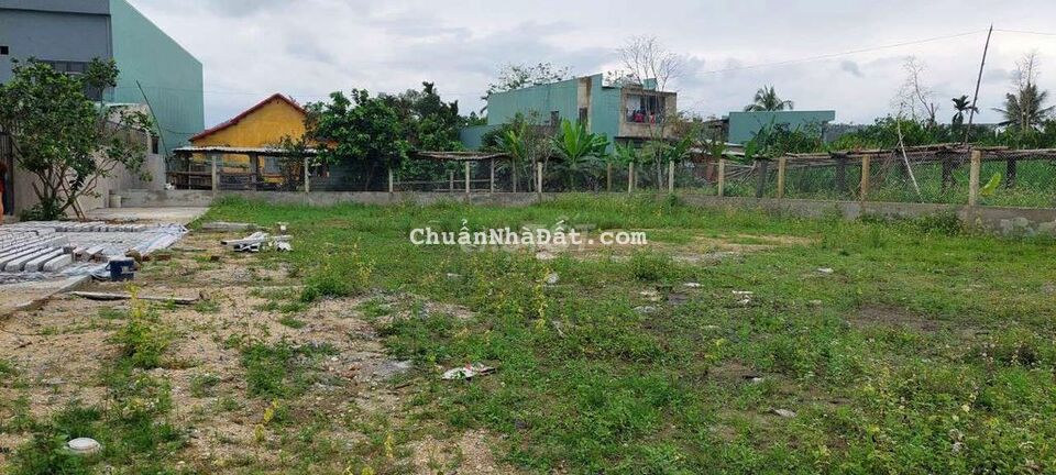 1100m2 có 300m2 đất ở tường rào khuôn viên rõ ràng xây nhà vườn đẹp