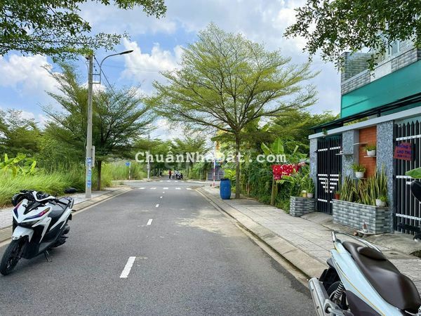 Thua cá độ, tôi cần bán gấp lô đất 1/ Đ.Bà Triệu. DT 100m2 Giá 1tỷ4 TL