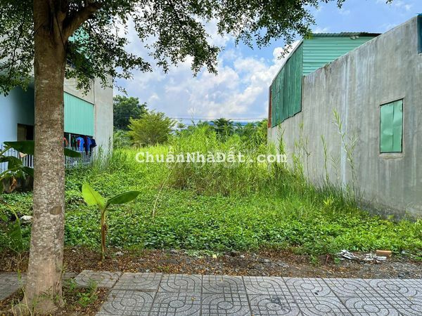 Thua cá độ, tôi cần bán gấp lô đất 1/ Đ.Bà Triệu. DT 100m2 Giá 1tỷ4 TL