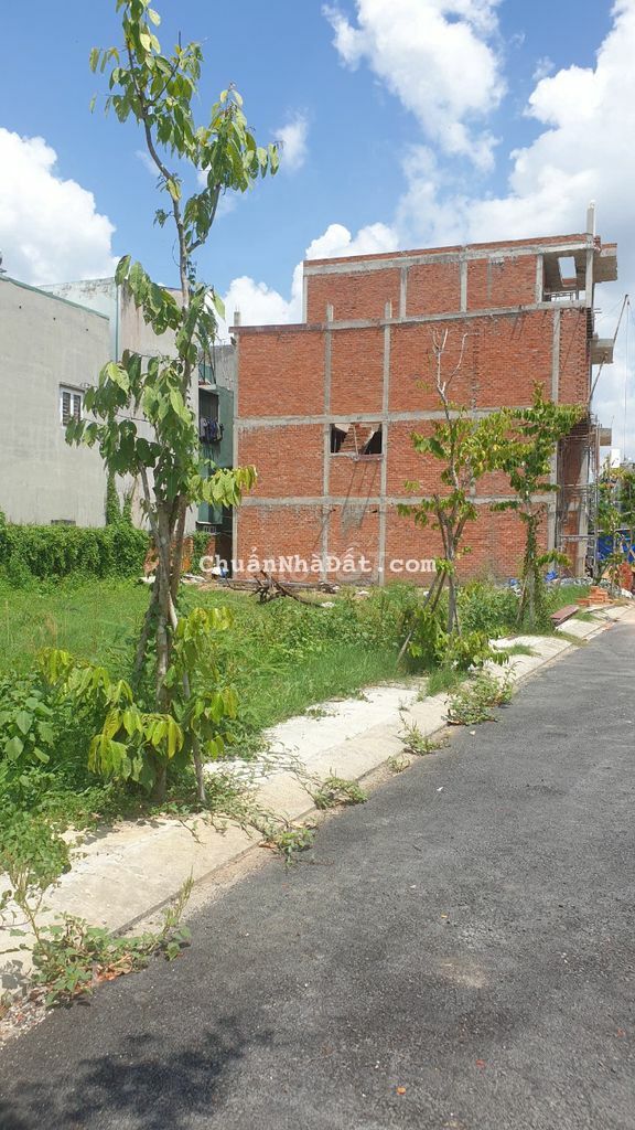 Đất thổ cư 10m x 17.5m, nhựa 8m, gần Công viên sinh thái mới Hóc Môn