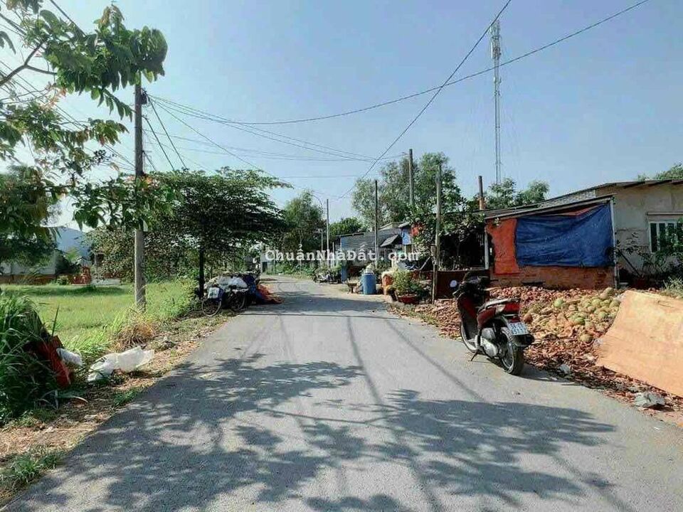 Đất mặt đường nhựa 10x40 . Ấp 1 . Tiện làm xưởng