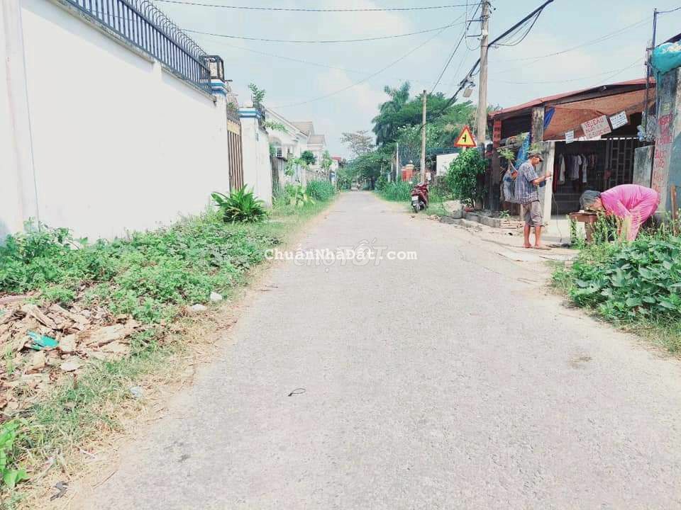 Bán gấp lô đất gần thị trấn Hóc Môn DT:85m2 SHR Giá:950triệu(bao thuế) Bán gấp lô đất gần thị trấn Hóc Môn DT:85m2 SHR Giá:950triệu(bao thuế)