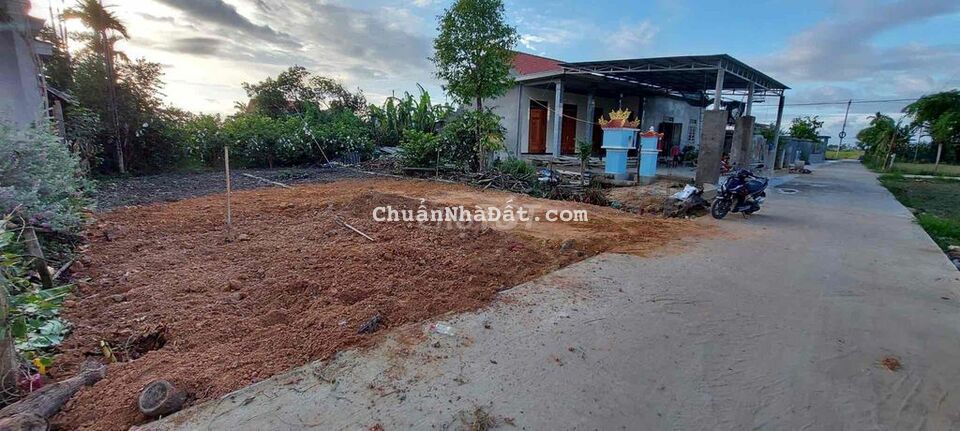 2 lô Quê Chữ. 125m2 ngang 5m. đương ô tô tận nơi. Cách QL1A 800m