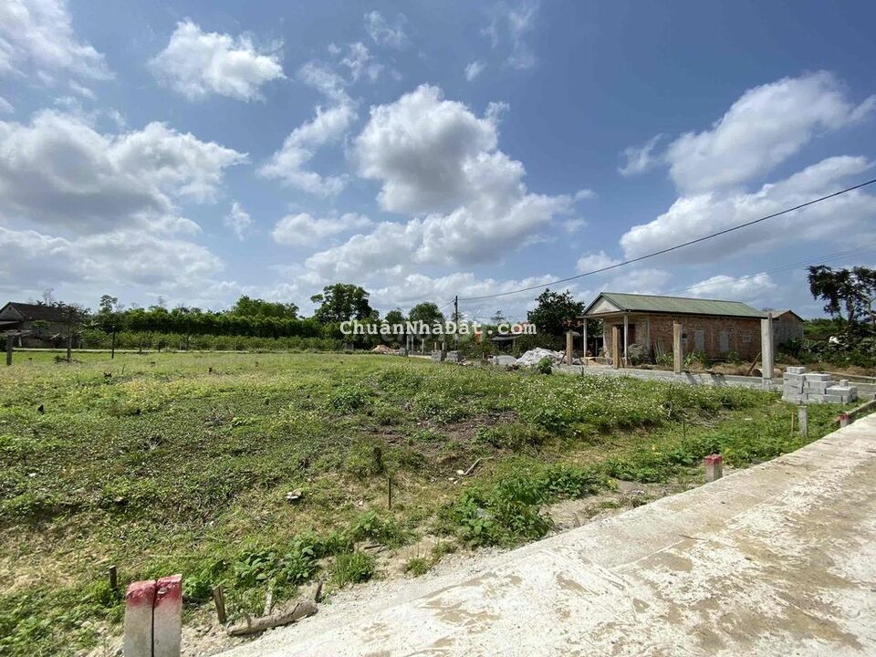 3 lô Tứ Hạ mới ra lò. Cách QL1A 700m. đường ô tô tận nơi