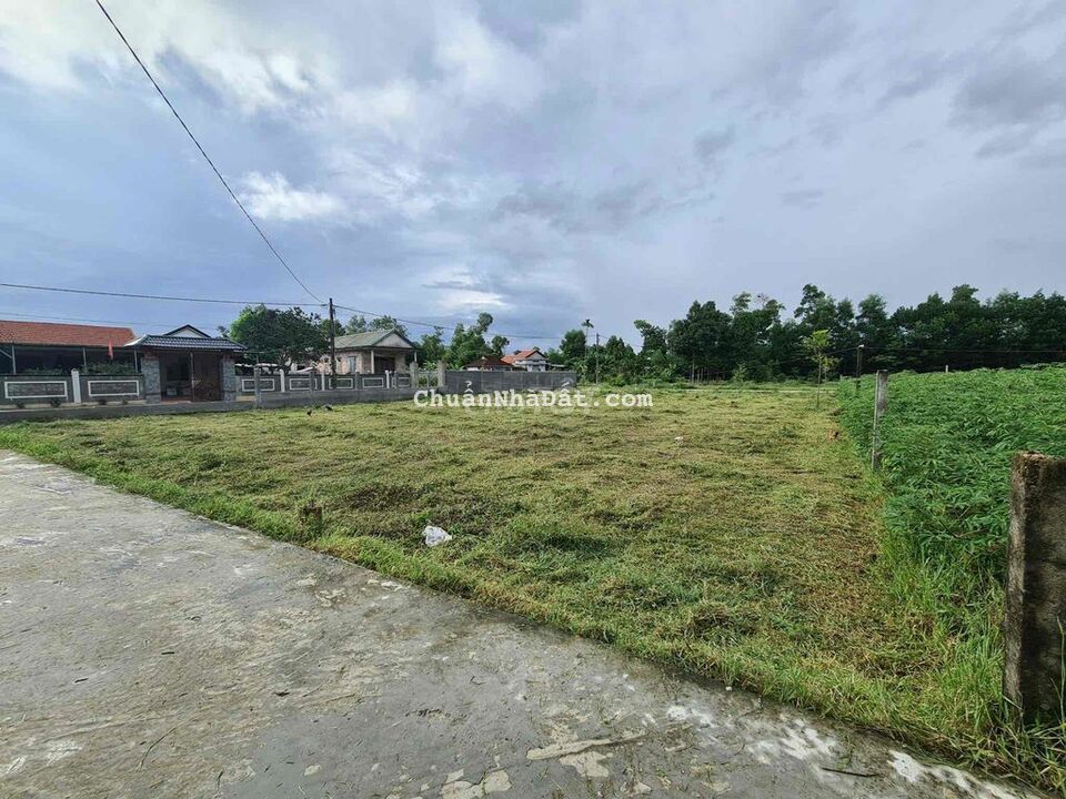 3 lô Tứ Hạ mới ra lò. Cách QL1A 700m. đường ô tô tận nơi