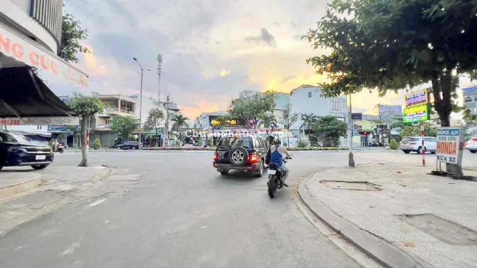 BÁN ĐẤT MT PHẠM VĂN BẠCH GẦN CẦU TUYÊN SƠN