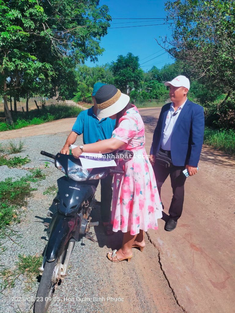 Quá Kẹt Bán Gấp 1 Nền Mặt Tiền Đường DX Lộ Giới 32m