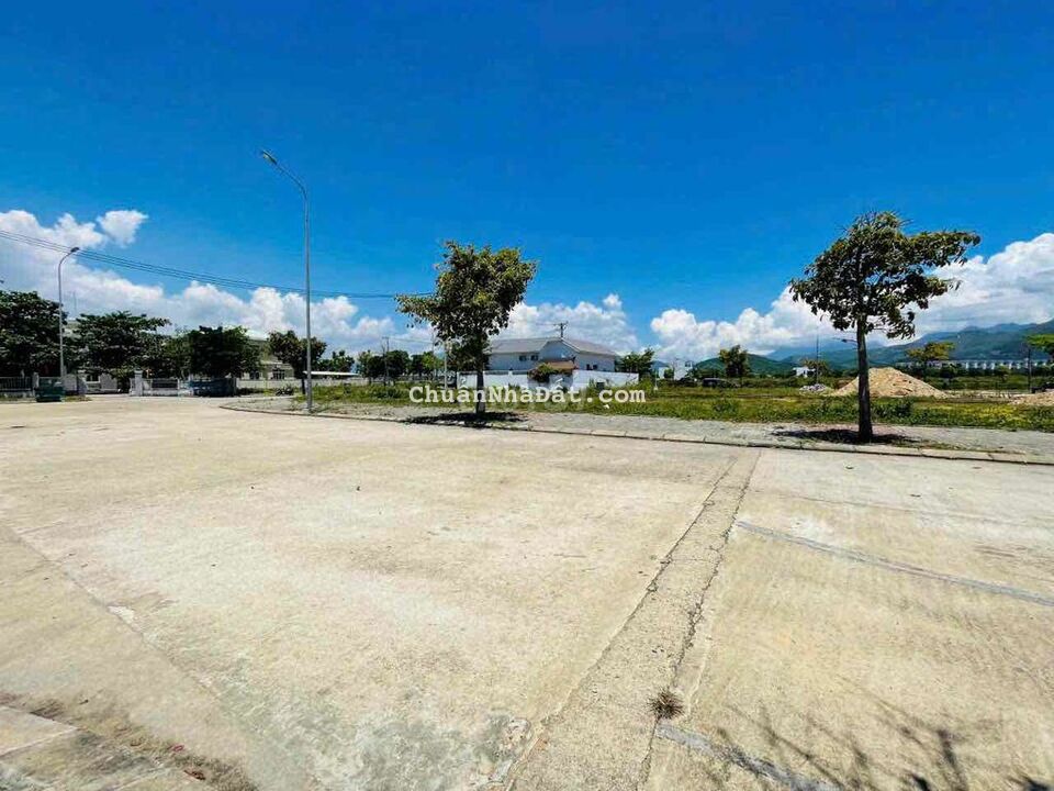 2.7 tỷ / 100m2 mặt tiền đường 10m5 cạnh UBND Hoà Hiệp Nam Đà Nẵng 2.7 tỷ / 100m2 mặt tiền đường 10m5 cạnh UBND Hoà Hiệp Nam Đà Nẵng