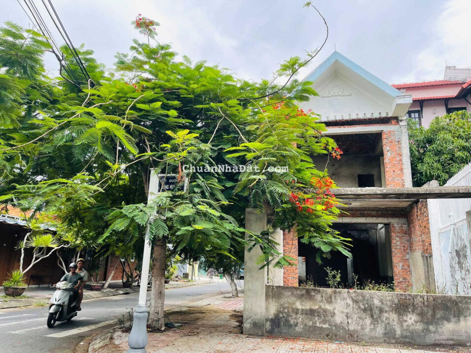 Cần tiền quá bán gấp 122m2 lô góc ngã tư biển Hòa Minh đẹp giá 6 tỷ bán nhanh cách đường biển 20m