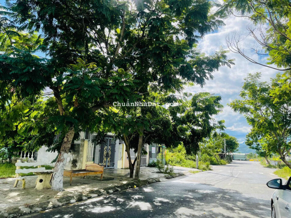 Cần tiền quá bán gấp 122m2 lô góc ngã tư biển Hòa Minh đẹp giá 6 tỷ bán nhanh cách đường biển 20m