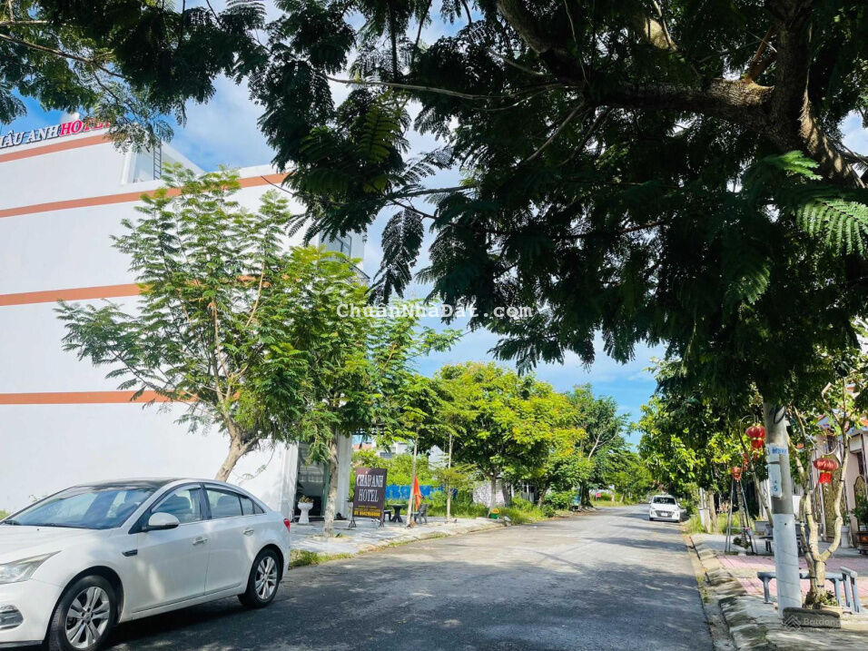 Cần tiền quá bán gấp 122m2 lô góc ngã tư biển Hòa Minh đẹp giá 6 tỷ bán nhanh cách đường biển 20m