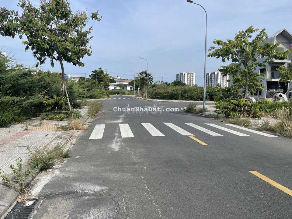 Một lô *** hướng đông nam giá rẻ goldenhill