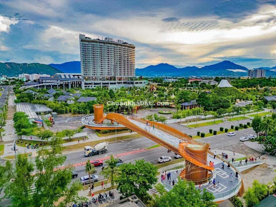 ĐẤT BIỆT THỰ NGUYỄN TẤT THÀNH