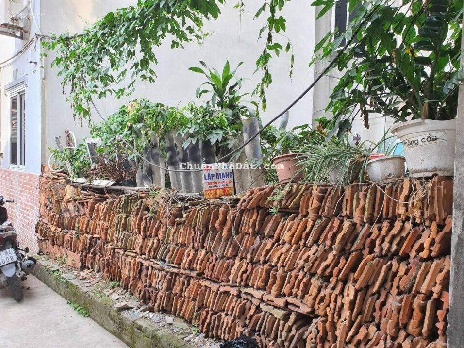 Bán mảnh đất đẹp phố Hoa Lâm, 32m2, ô tô đậu cửa vào đất, giá 2.49 tỷ. 0981092063