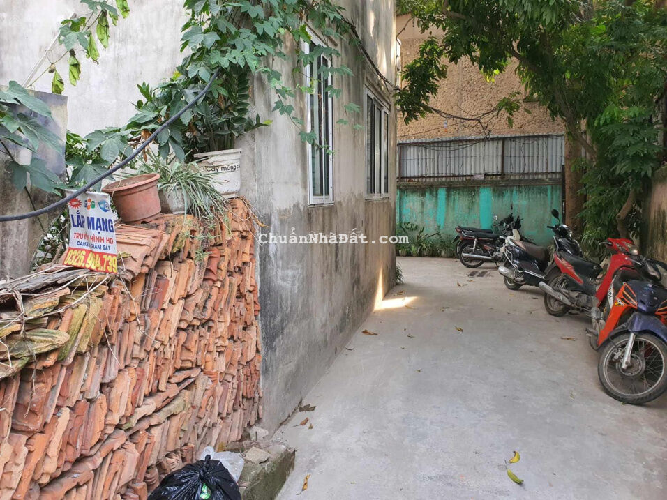 Bán mảnh đất đẹp phố Hoa Lâm, 32m2, ô tô đậu cửa vào đất, giá 2.49 tỷ. 0981092063