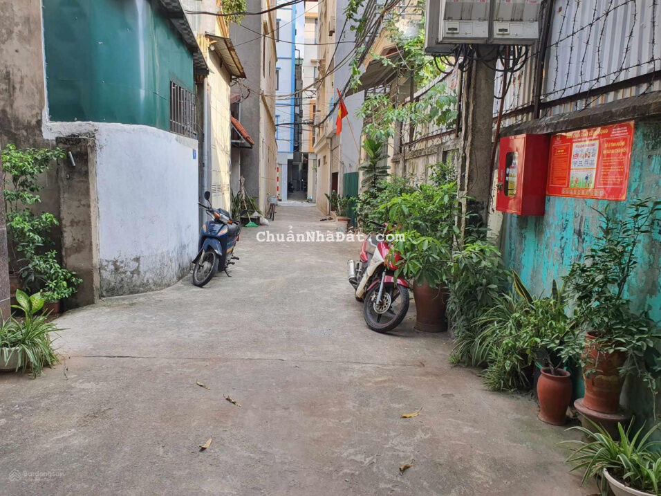 Bán mảnh đất đẹp phố Hoa Lâm, 32m2, ô tô đậu cửa vào đất, giá 2.49 tỷ. 0981092063