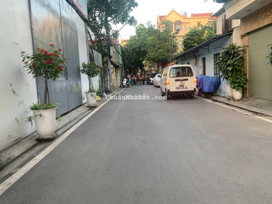 Bán gấp 38m đất A45 Tư Đình, 7 chỗ vào nhà, xung quanh dân trí cao, văn minh