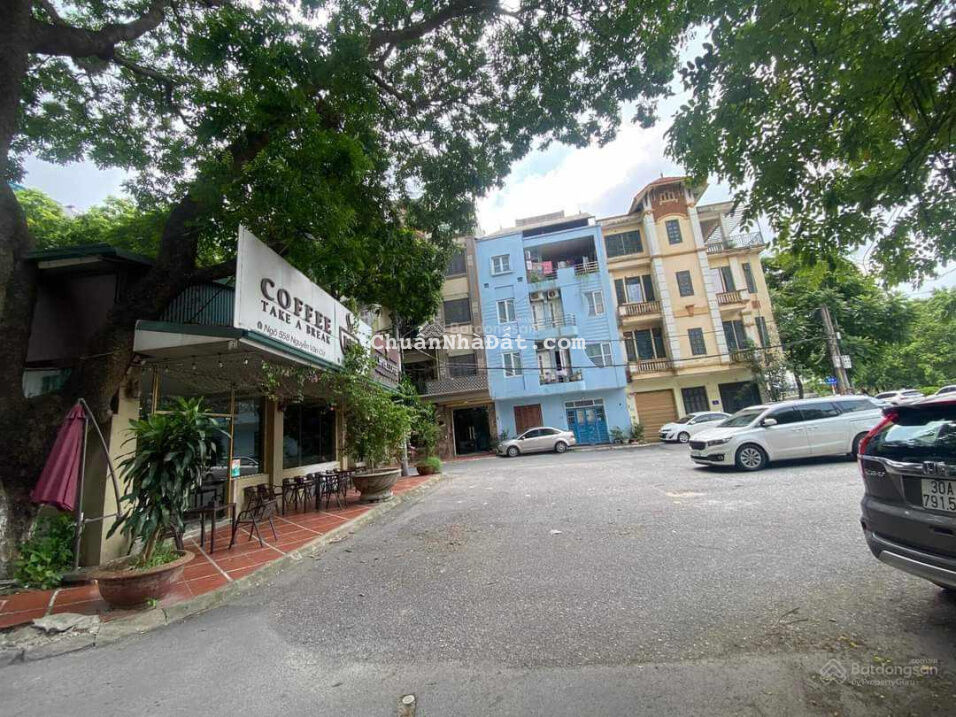 Hàng hiếm! Đất phố Nguyễn Văn Cừ - Gia Thụy, đường 3 ô tô tránh nhau, 41m2, giá 6.8 tỷ