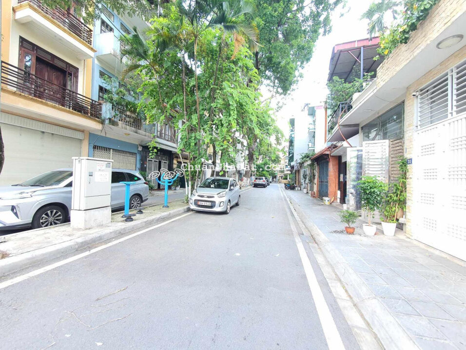 Hàng hiếm! Đất phố Nguyễn Văn Cừ - Gia Thụy, đường 3 ô tô tránh nhau, 41m2, giá 6.8 tỷ