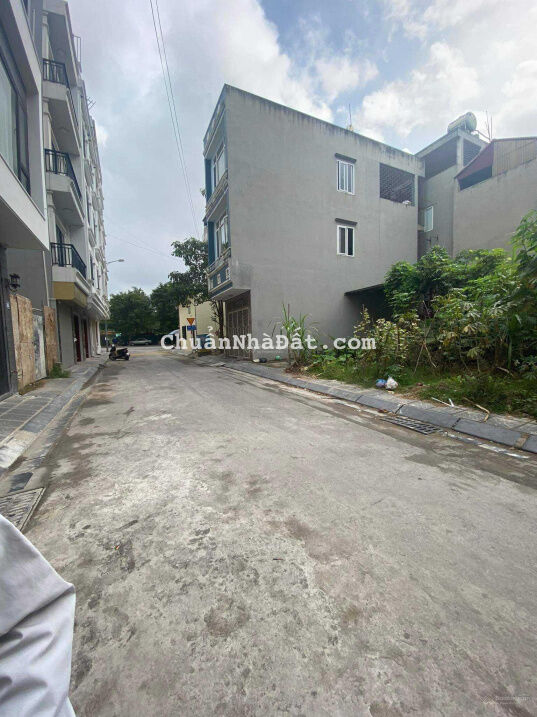 Bán mảnh đất 46m2, ô tô 7 chỗ vào đất, phố Gia Quất, Thượng Thanh, hơn 3tỷ, ngõ thông