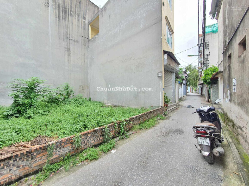 Bán mảnh đất đẹp phố Gia Quất, mặt ngõ thông, oto, cạnh homeland, 46m2, giá 3.4 tỷ