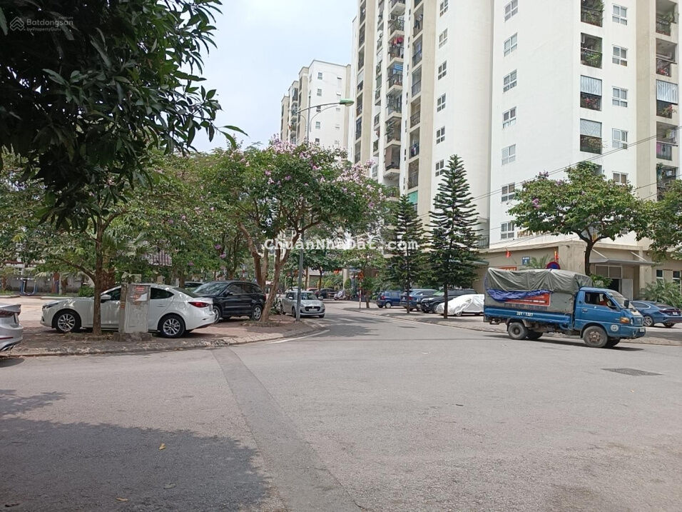 Vuông đẹp 4,25tỷ DT50m2 MT4,2m đất Nguyễn Văn Cừ - hộ khẩu Gia Thụy - ô tô tải đỗ cổng sát trường