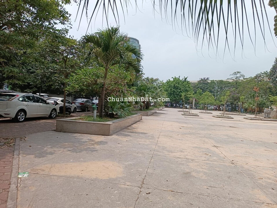 Vuông đẹp 4,25tỷ DT50m2 MT4,2m đất Nguyễn Văn Cừ - hộ khẩu Gia Thụy - ô tô tải đỗ cổng sát trường