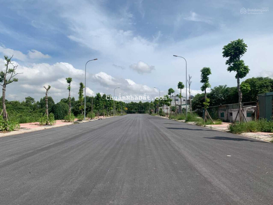 Chủ vỡ nợ bán cực gấp 63,4m2 đất trước đường sau đường đấu giá Cự Khối, view sân nhà văn hóa Chủ vỡ nợ bán cực gấp 63,4m2 đất trước đường sau đường đấu giá Cự Khối, view sân nhà văn hóa