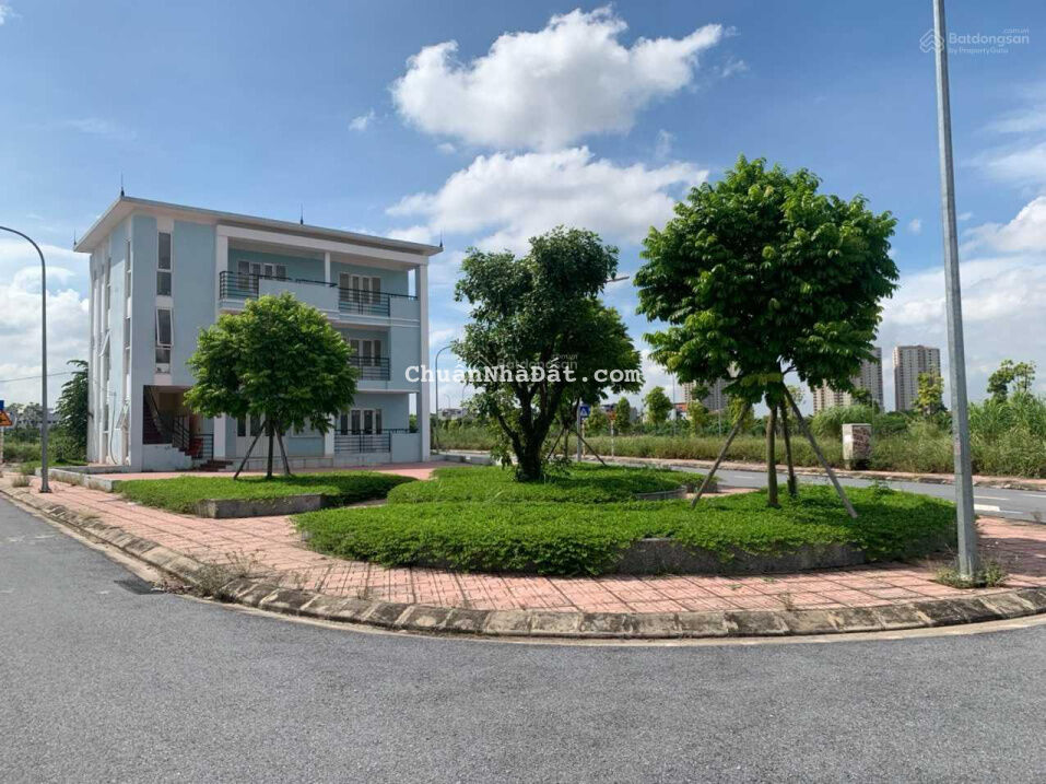 Chủ vỡ nợ bán cực gấp 63,4m2 đất trước đường sau đường đấu giá Cự Khối, view sân nhà văn hóa Chủ vỡ nợ bán cực gấp 63,4m2 đất trước đường sau đường đấu giá Cự Khối, view sân nhà văn hóa