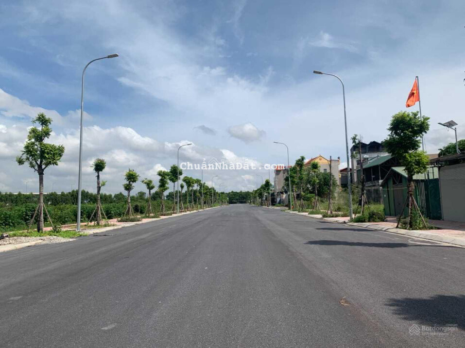 Chủ vỡ nợ bán cực gấp 63,4m2 đất trước đường sau đường đấu giá Cự Khối, view sân nhà văn hóa Chủ vỡ nợ bán cực gấp 63,4m2 đất trước đường sau đường đấu giá Cự Khối, view sân nhà văn hóa