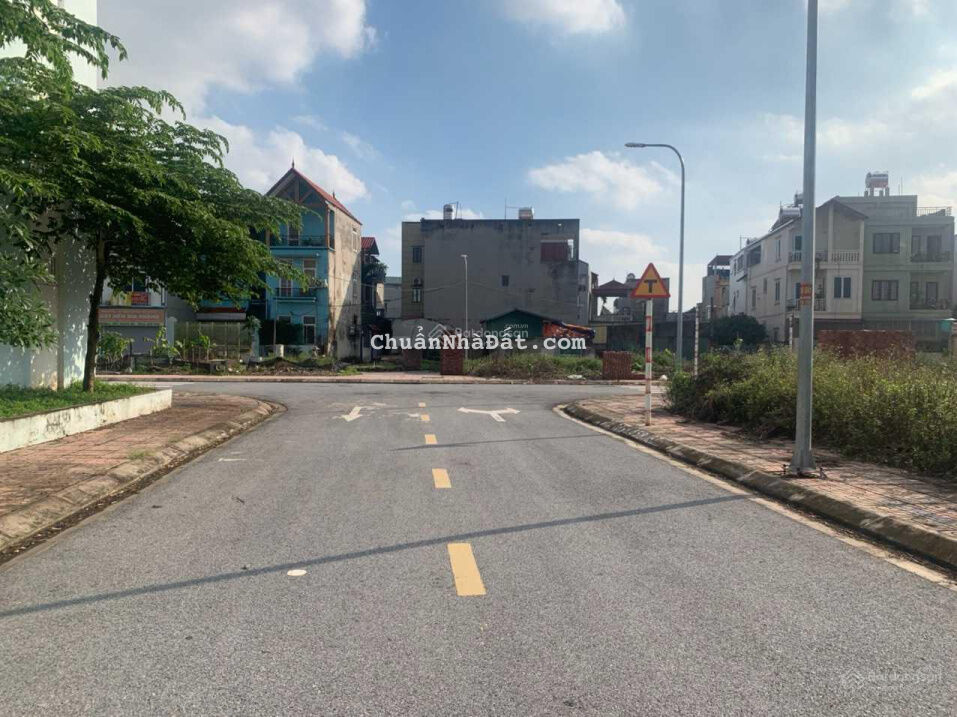 Chỉ 6,5 tỷ có ngay lô đất đường 13m vỉa hè 2m định cư đỉnh tại đấu giá Cự Khối, hướng Nam