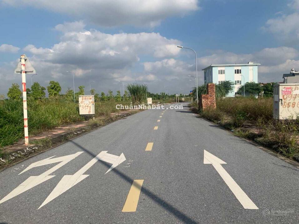 Hàng hiếm 66m đất đấu giá Cự Khối, trước sau là đường, view sân nhà văn hóa cực thoáng mát riêng tư Hàng hiếm 66m đất đấu giá Cự Khối, trước sau là đường, view sân nhà văn hóa cực thoáng mát riêng tư